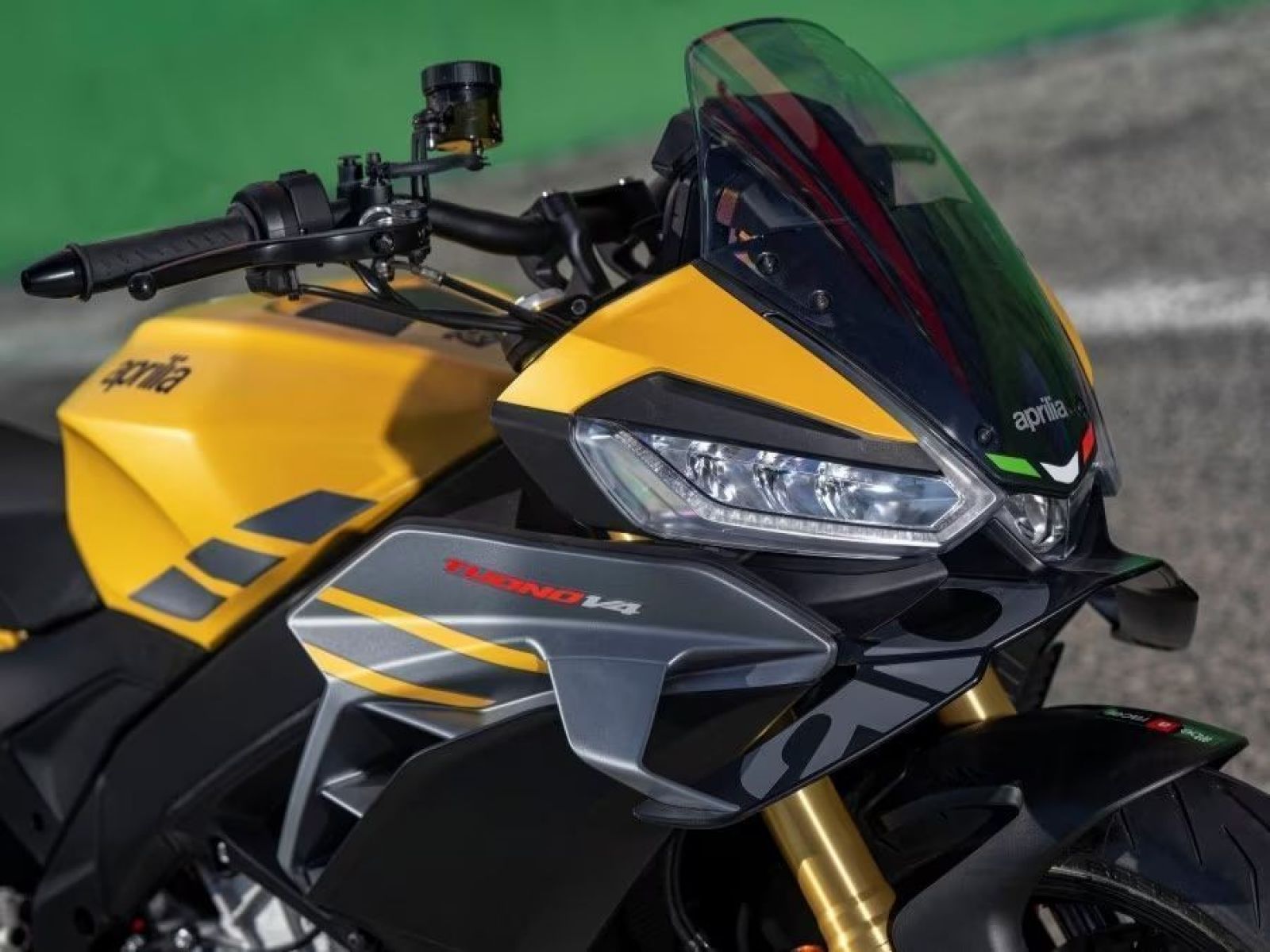 Мотоцикл APRILIA Tuono V4 1100 (SCORPION YELLOW) 2026